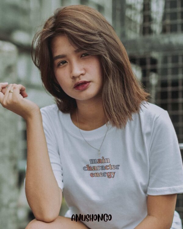 Main character energy -Unisex T-Shirt